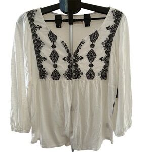 Lucky Brand Women Black & White T-Shirt Blouse Embroidered 3 Buttons Size M-NWT